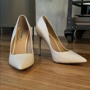 Pointy toe pumps